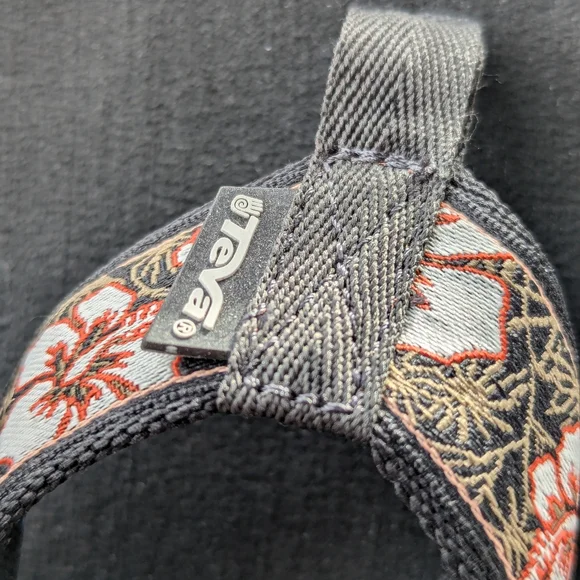 Teva flip flops like new size 8 - Picture 4 of 13